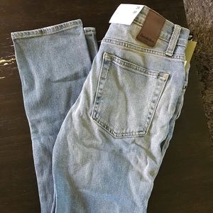 Men’s light wash Slim Goodfellow Jeans